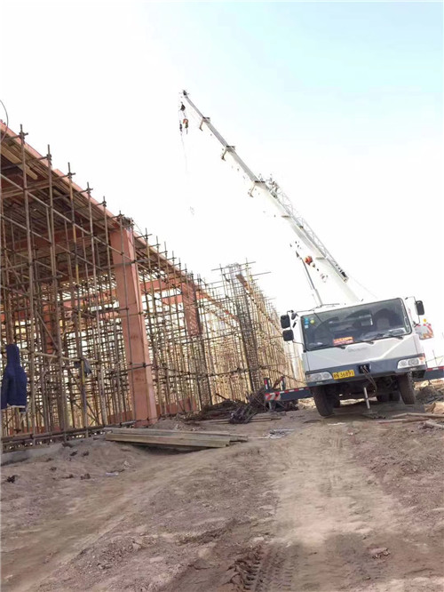 新疆吊车作业的安全注意事项有哪些？