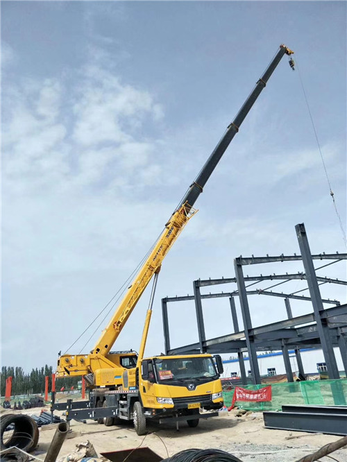 新疆超高层建筑钢结构吊装案例